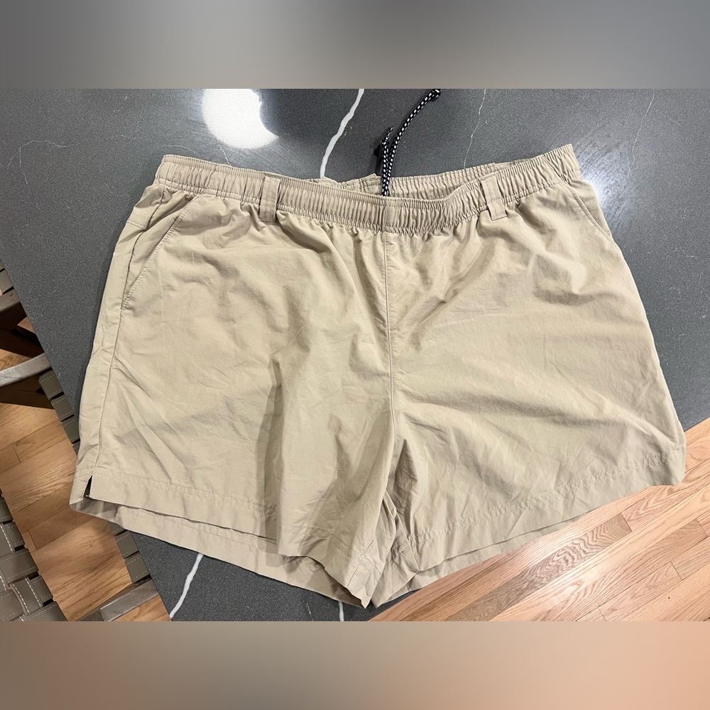 Columbia PFG Omni-shade UPF 50 shorts -khaki